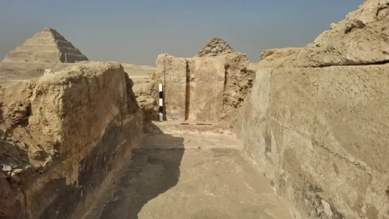 Tumba de Sekhentiu-Ptah é descoberta em Saqqara com porta falsa