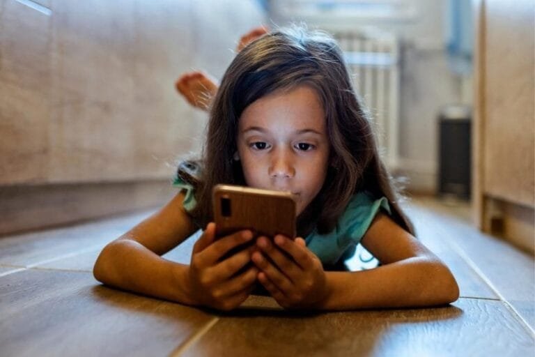 Estudo revela relação entre tempo de tela e cognição na adolescência