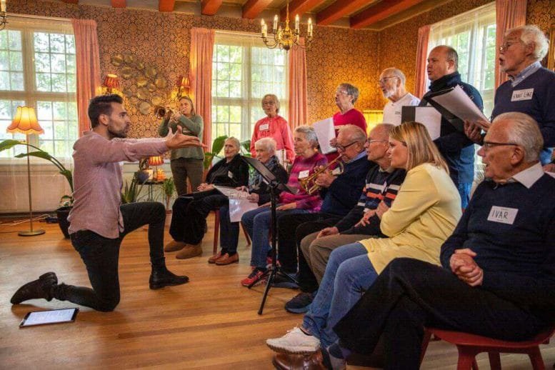 Kim Wigaard During a Rehearsal With the Popular Dementia Choir