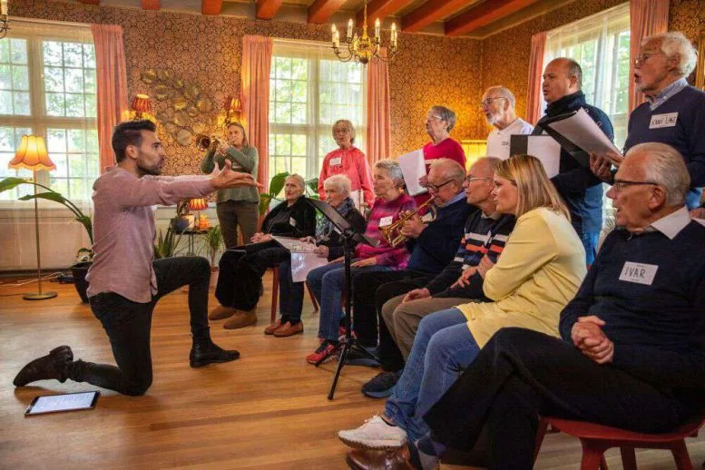 Kim Wigaard During a Rehearsal With the Popular Dementia Choir