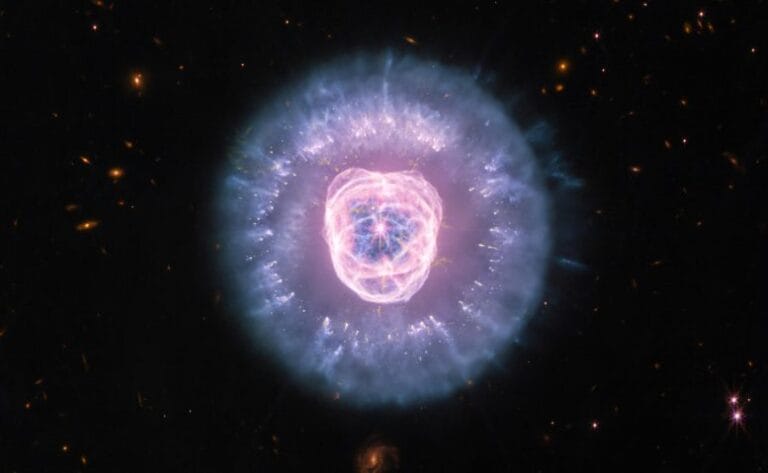 James Webb revela detalhes da Nebulosa do Leão em infravermelho