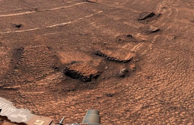 Curiosity da NASA descobre vasta área de polígonos em Marte