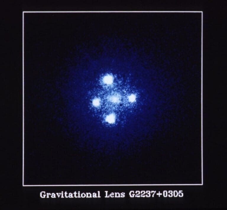 Astrônomos descobrem lentes de quasares superbrilhantes