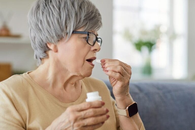 Estudo indica que multivitamínico ajuda idosos a se manter ativos