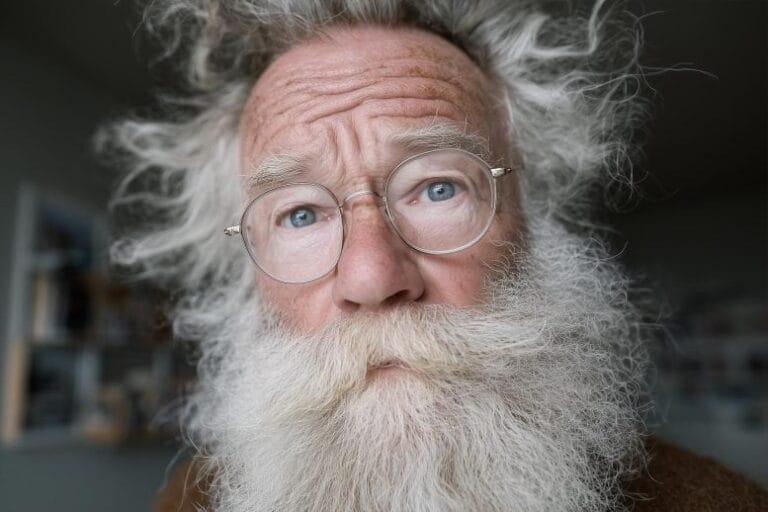 Estudo revela que SuperAgers têm defesas cerebrais ocultas