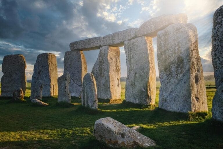Estudo revela nova rota para a Pedra do Altar de Stonehenge