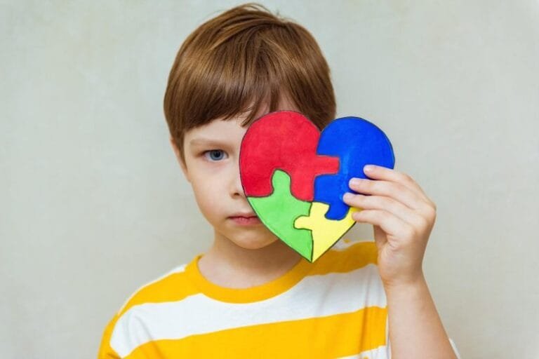 Estudo revela ligações biológicas em diferentes formas de autismo
