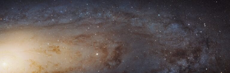 Hubble revela desaceleração na formação de estrelas em Andrômeda