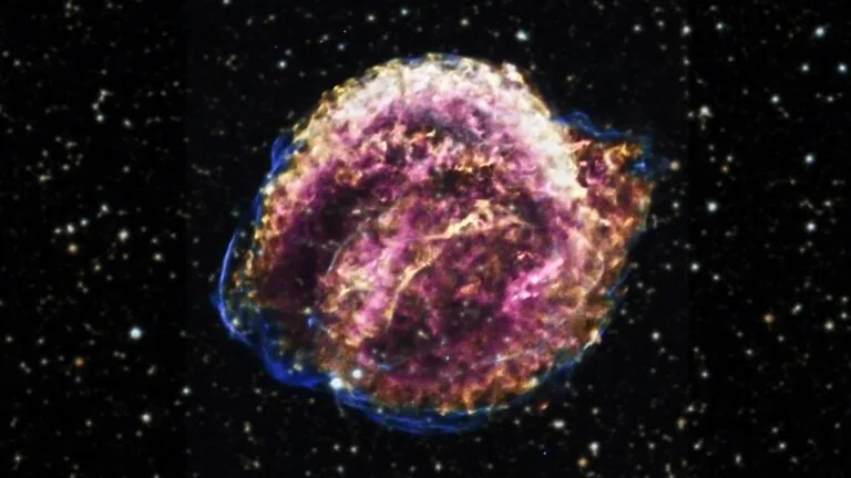 Modelo revela história cósmica em amostras de solo lunar
