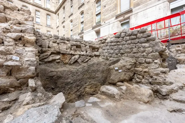 Descoberta de muralha em Paris pode ser de Lutécia descrita por César