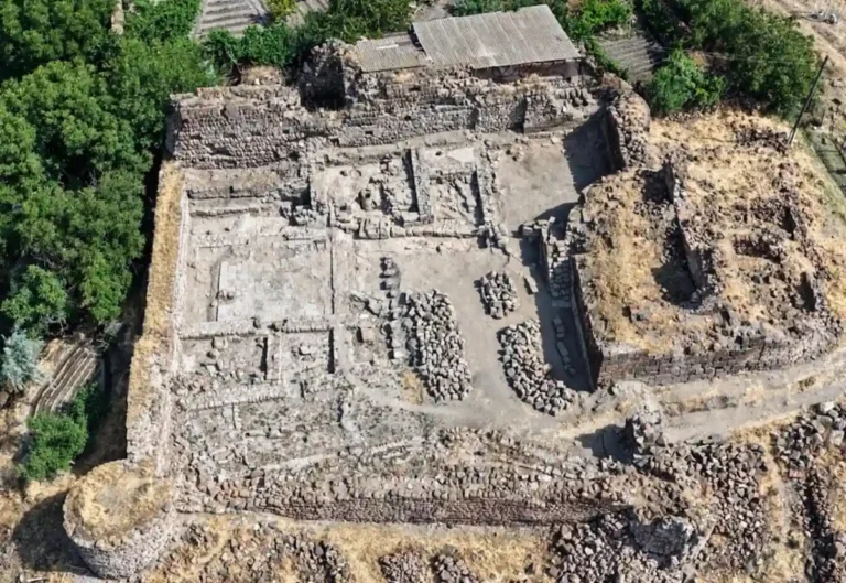 Castelo medieval na Armênia revela mais de 40 fornos subterrâneos