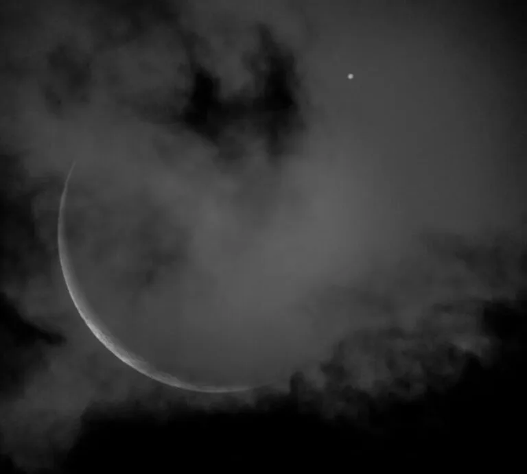 Ocultação lunar de Júpiter e oposição de Saturno em outubro