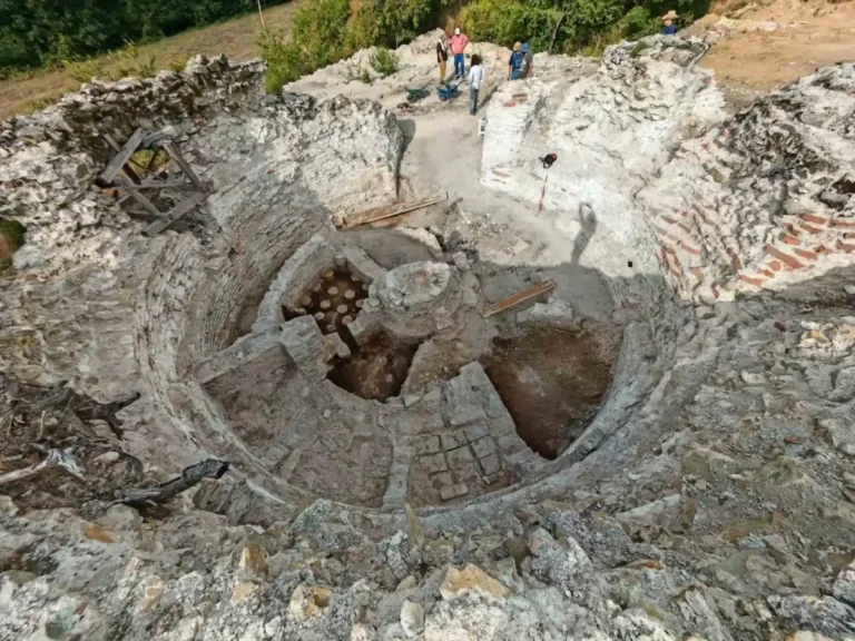 Descoberta de banho imperial em palácio romano na Sérvia