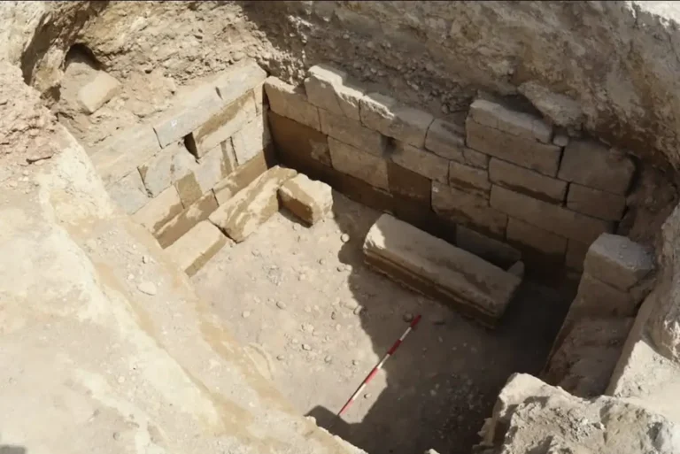 Arqueólogos descobrem tumba etrusca próxima a Roma