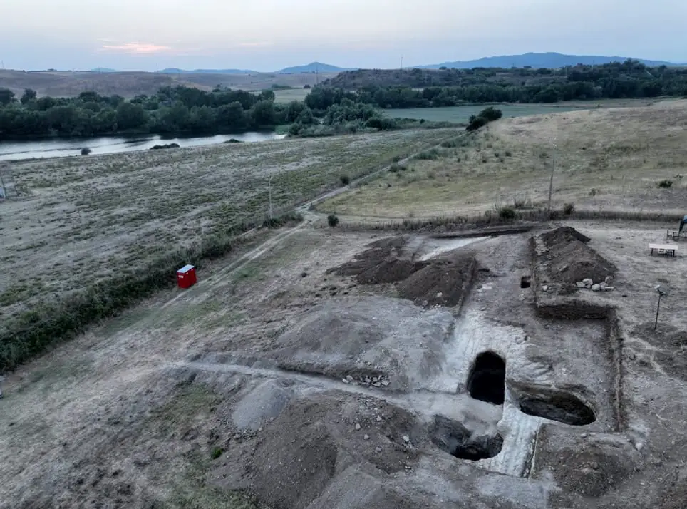 Etruscan tomb vulci three chambers