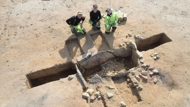 Arqueólogos descobrem tumba rara de 4.000 anos na Noruega