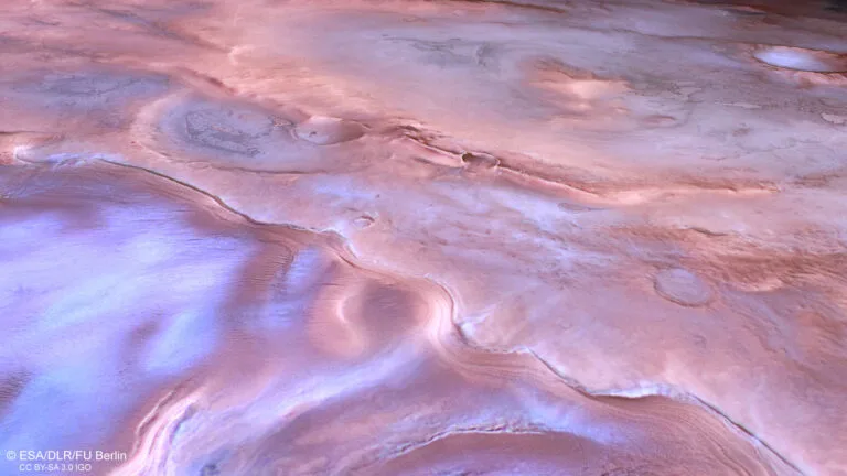 Imagens revelam região Thyles Rupes em Marte com novas cores