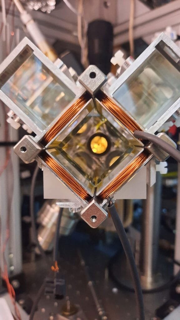 Cold Atom 2D MOT Apparatus