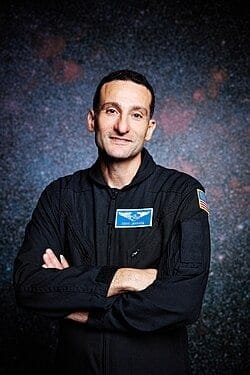Dr. Eiman Jahangir compartilha lições sobre carreira espacial