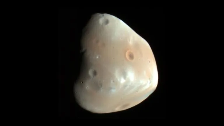 Impacto de asteroide pode ter moldado lua Deimos de Marte
