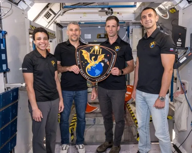 NASA e SpaceX lançam Crew-13 com destino à Estação Espacial
