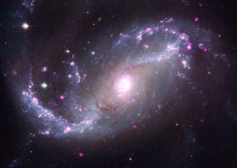 NASA revela imagens de galáxias em diferentes estágios de vida