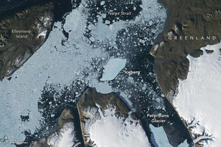 Iceberg de 29 milhas quadradas colide com ilha na Groenlândia