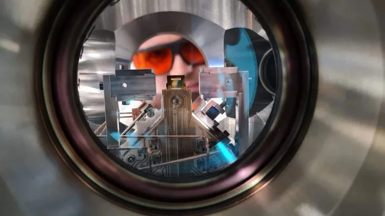Philip Leindecker Looks Into the Ultrahigh Vacuum Chamber