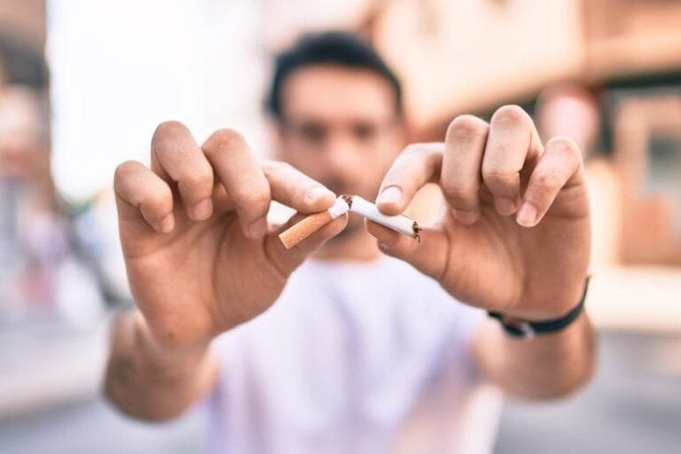 E-cigarros ajudam fumantes a parar mais que adesivos e gomas