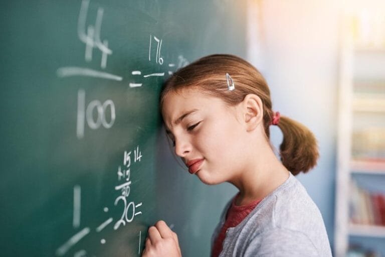 Diferenças cerebrais explicam dificuldades matemáticas em crianças
