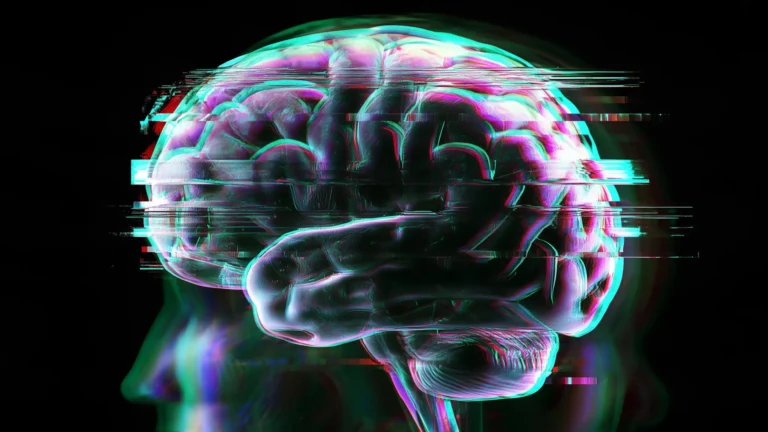 Estudo revela danos em neurônios dopaminérgicos em long COVID