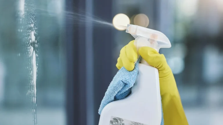 Limpeza com produtos perfumados gera nanopartículas no ar