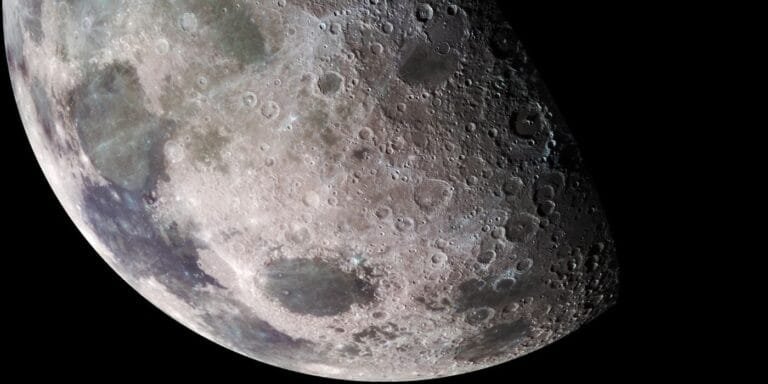 Pesquisadores sugerem busca por artefatos alienígenas na Lua