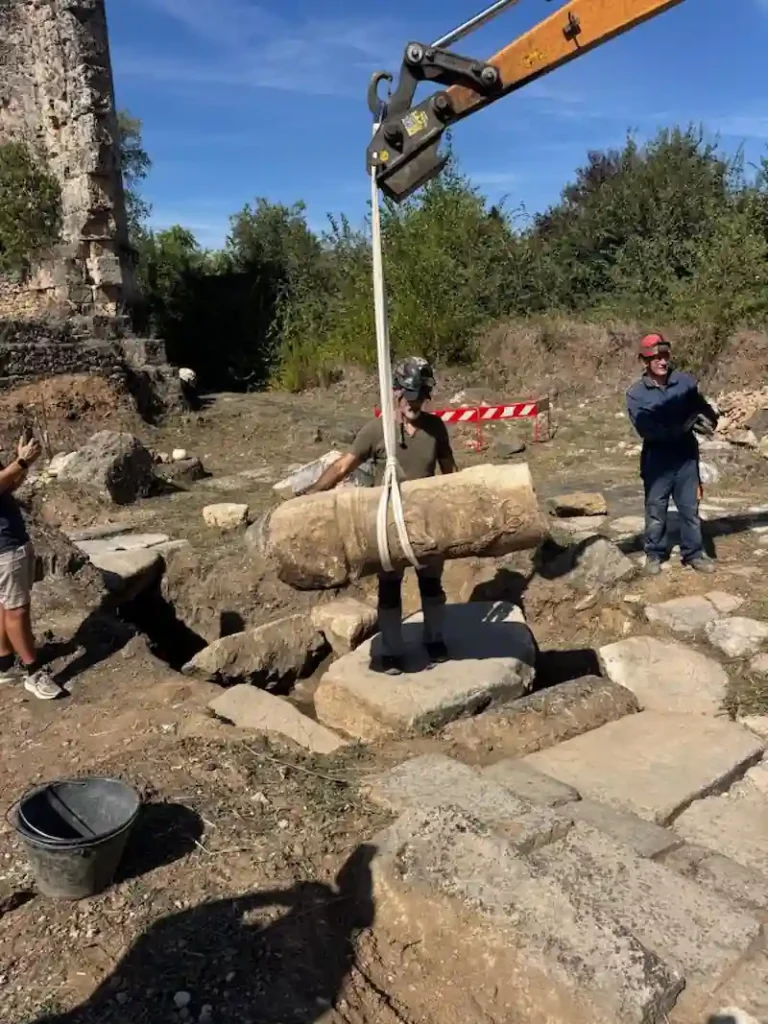 aquinum sevir augustalis altar cippus lightning bolt
