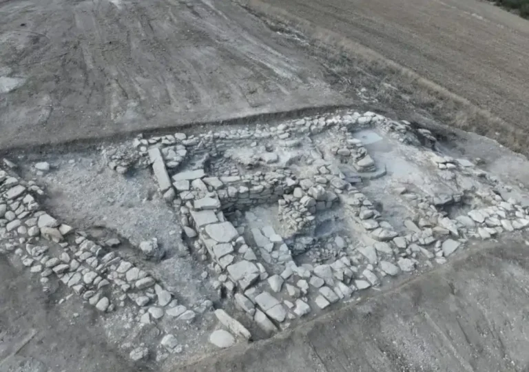 Arqueólogos documentam casa numídia de 2.400 anos na Tunísia