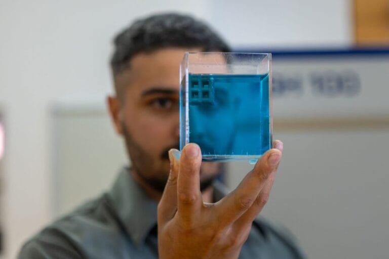 Engenheiros criam primeiro material de titânio flutuante