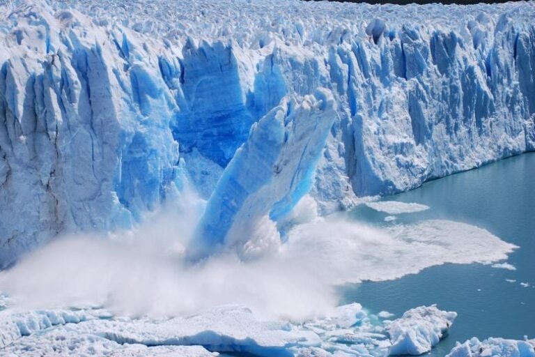 Estudo revela estabilização de penhascos de gelo na Antártica