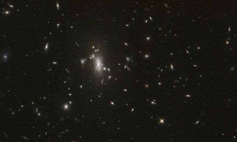 Telescópio Hubble completa 200 mil órbitas ao observar supernova