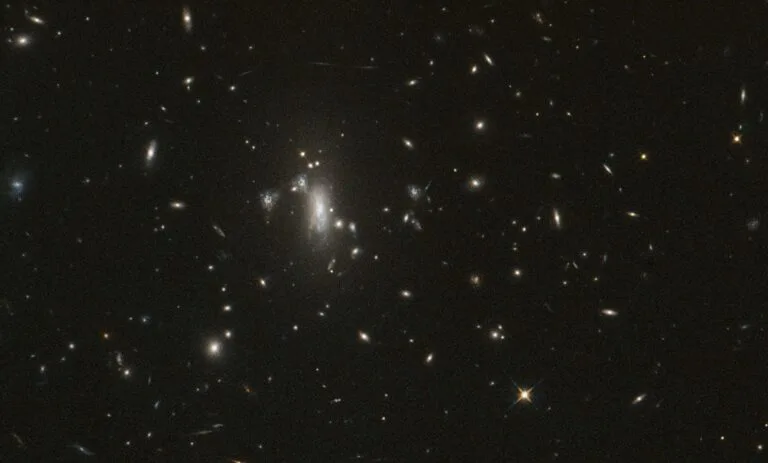Telescópio Hubble completa 200 mil órbitas ao observar supernova
