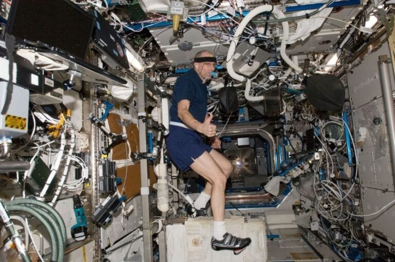 Estudo aponta que exercícios mantêm corações de astronautas saudáveis