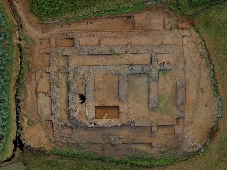 Arqueólogos descobrem edifício de 100 metros em Taxila, Paquistão